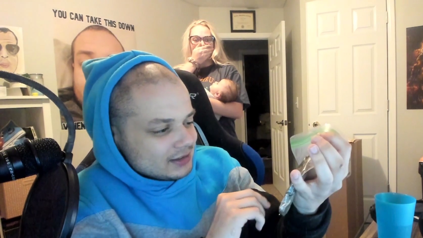 Twitch-striimaaja sai haisevan yllätyslahjan joltakin ilkikuriselta katsojaltaan ja hämmentyi täysin kun tajusi mitä 