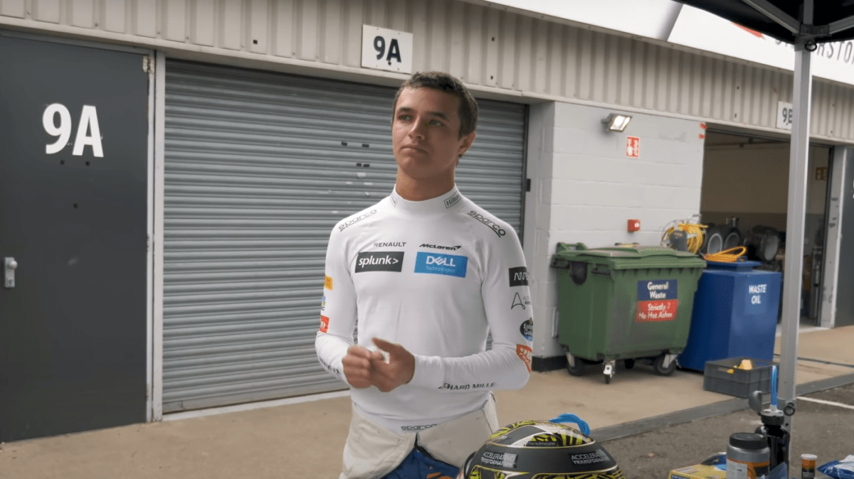 Lando Norris striimasi F1-harjoituksissa tallikaverinsa Carlos Sainzin kanssa, mutta tiimikaverusten hauskanpito loppui kuitenkin lyhyeen.