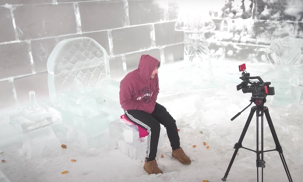 Mr Beast vietti 24 tuntia jäätalossa! Tuore YouTube-video näyttää, miten tubettajatähti kesti pelkästä jäästä rakennetussa talossa.