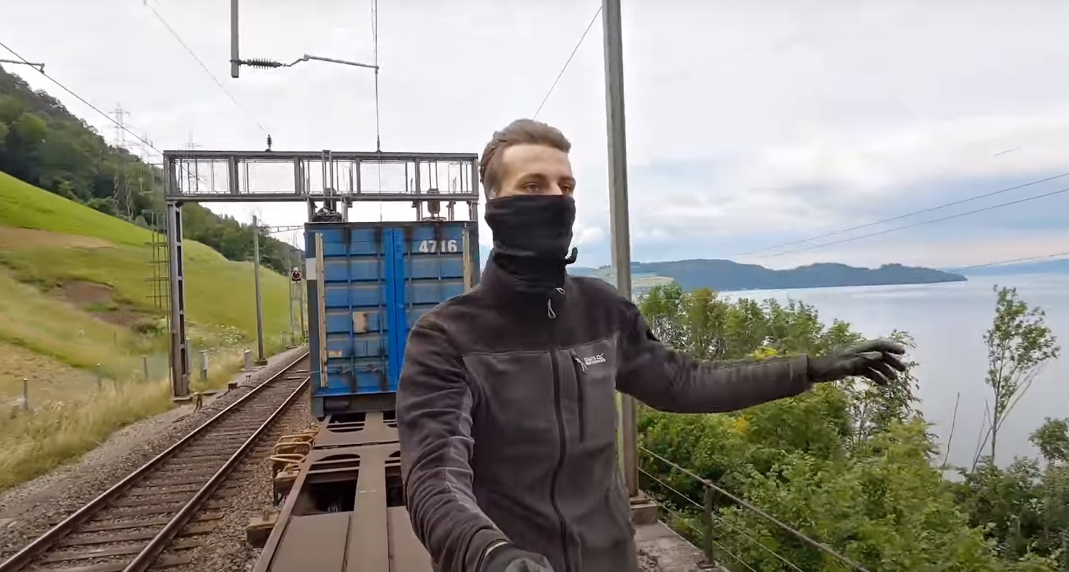Tubettajan junasurffaus videot ovat keränneet valtavan suosion YouTubessa, mutta viimeisin video poistettiin yhtiön toimesta nopeasti.