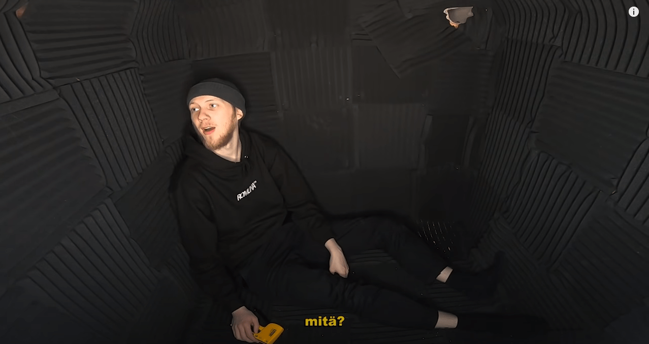Ihan just Imus -kanavan uudella videolla HurHur on loukussa äänieristetyssä laatikossa useita tunteja samaan aikaan, kun muut käyvät ajamassa kartingia ja syömässä.