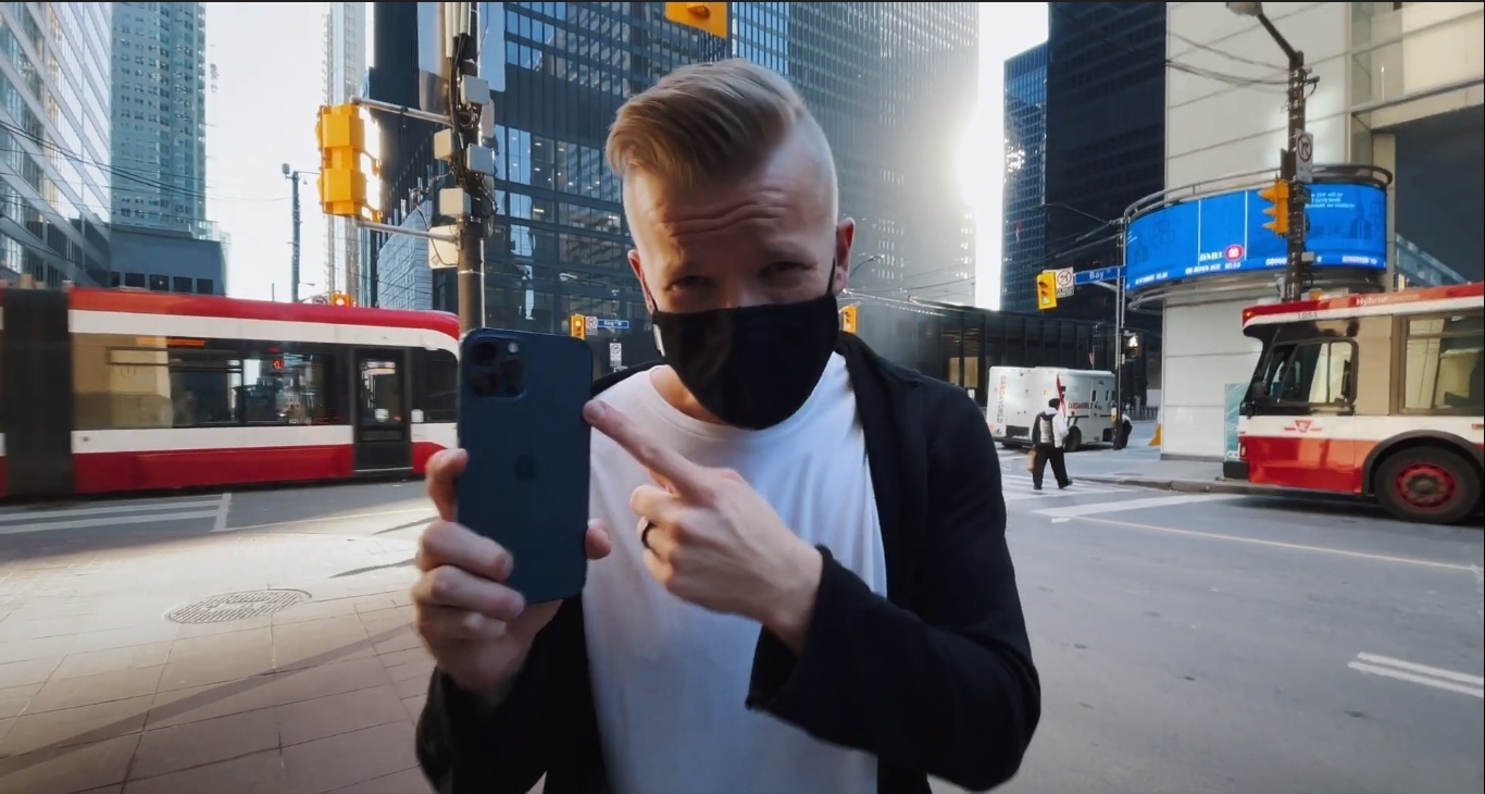 Matti Haapoja arvosteli uudella videollaan perjantaina ilmestyvää iPhone 12 Pro Maxia, jota hehkutetaan Applen parhaimmaksi puhelimeksi.