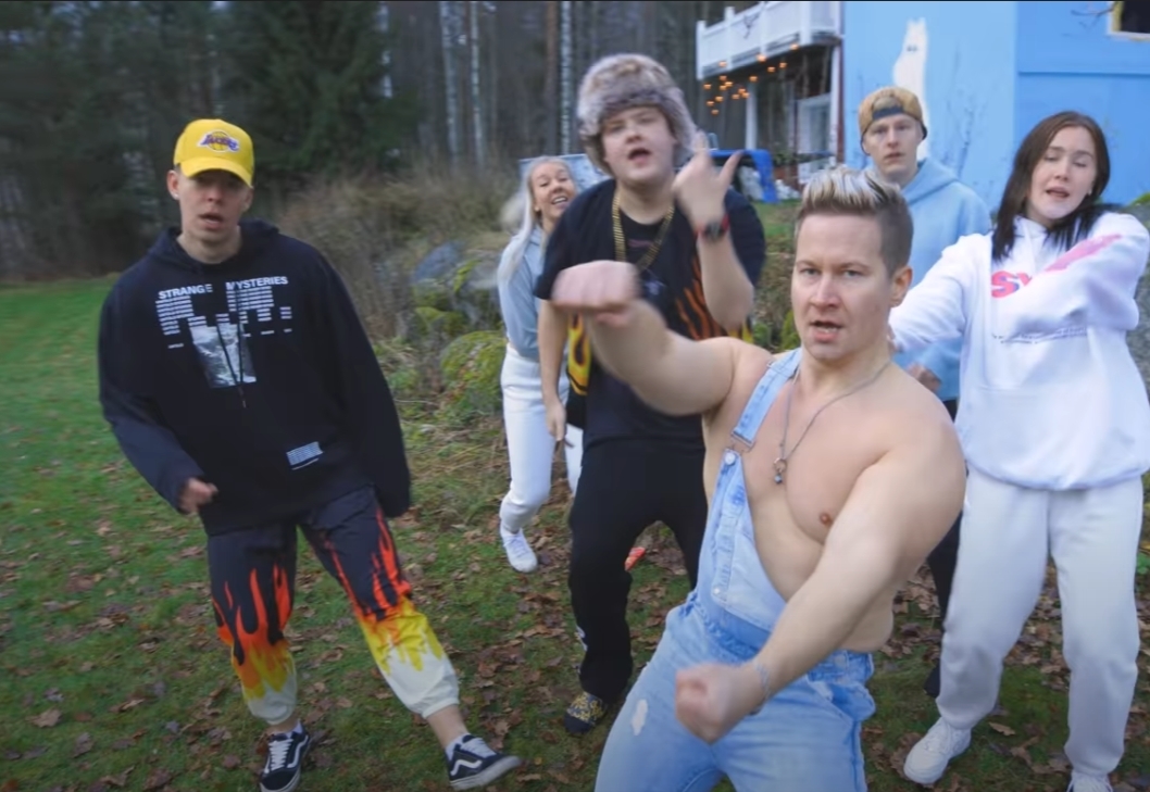 NikojaSanttu julkaisi kolmannen kappaleen YouTube kanavalleen. Mukana musiikkivideolla on Mr.Zeus sekä muut Meemitalon asukkaat.