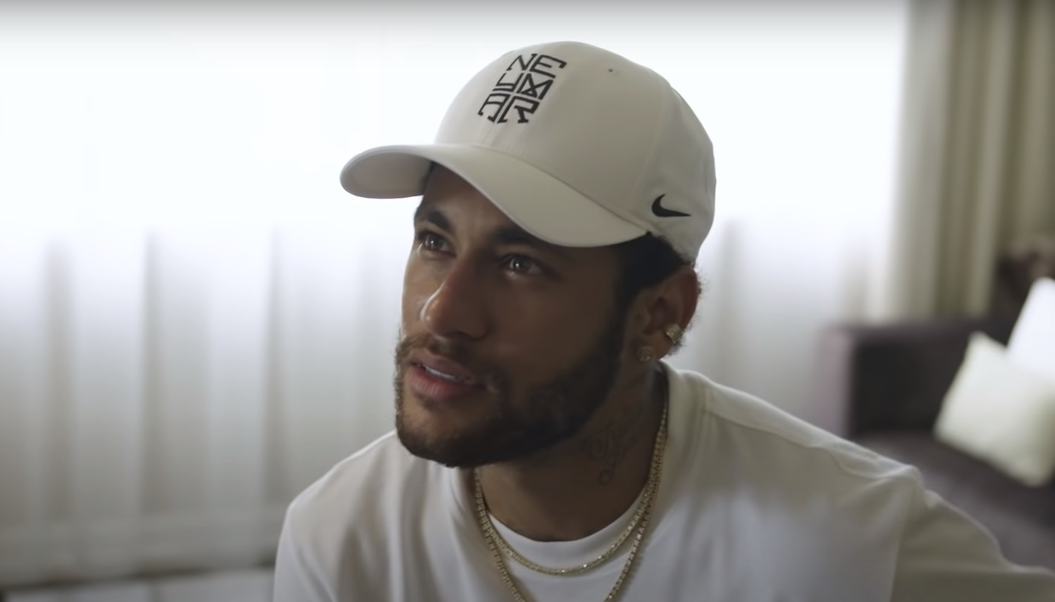 Jalkapallotähti ja tätä nykyä myös striimaaja Neymar sai Twitch-bannit todennäköisesti, koska jakoi joukkuekaverinsa tietoja lähetyksessä.