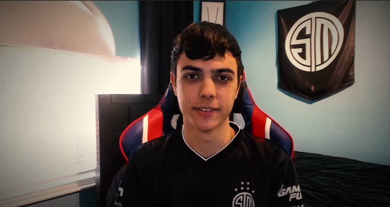 Apex Legends -tähtipelaaja joutui ''swattauksen'' uhriksi kesken striimauksen, jolloin viranomainen käski hänen kädet ylös sekä menemään maahan.