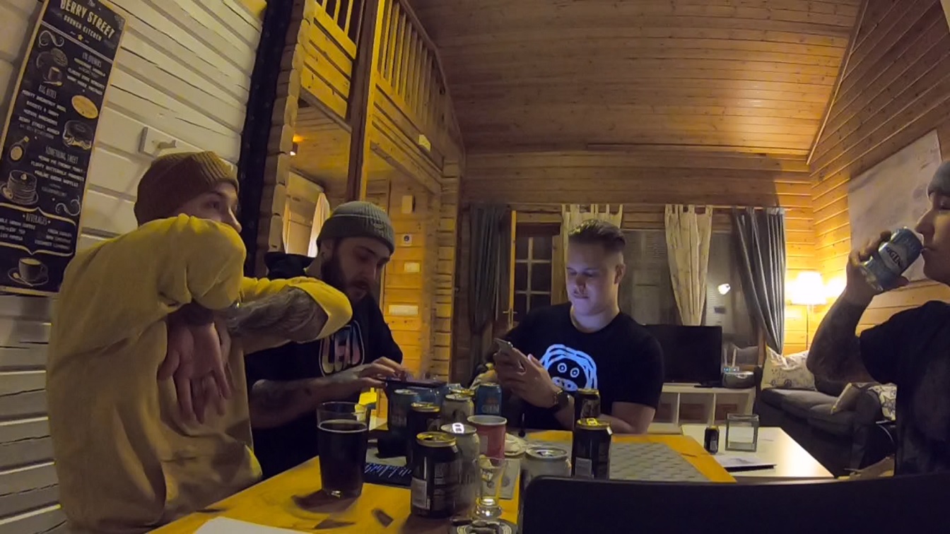 Perjantai-illasta tuli juuri entistäkin parempi, sillä Suomen suosituimmat striimaajat kokoontuivat saman katon alle!