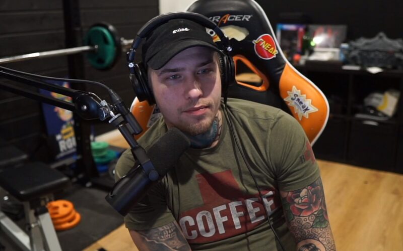 AndyPyro yritti ilahduttaa tuntemattoman perheen Oulun verkkokaupassa, mutta tilanne päättyi kiusalliseen hiljaisuuteen.