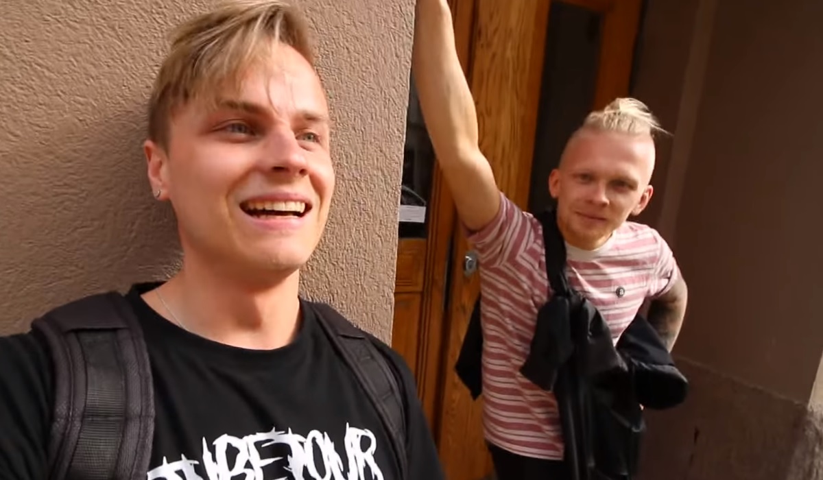 Mikirotta ja Boheemi toteutti älyttömän haasteen, kun tubettaja kaksikko tallusti Espoosta Helsinkiin takaperin kävellen.