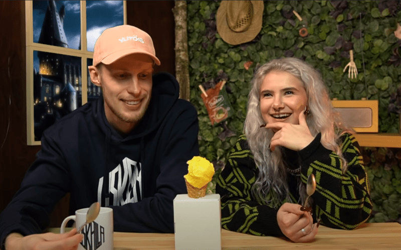 Tubettajat Roni Bäck ja Pinkku Pinsku häädettiin myöhään sunnuntai-iltana pois julkkisten Big Brother -talosta.