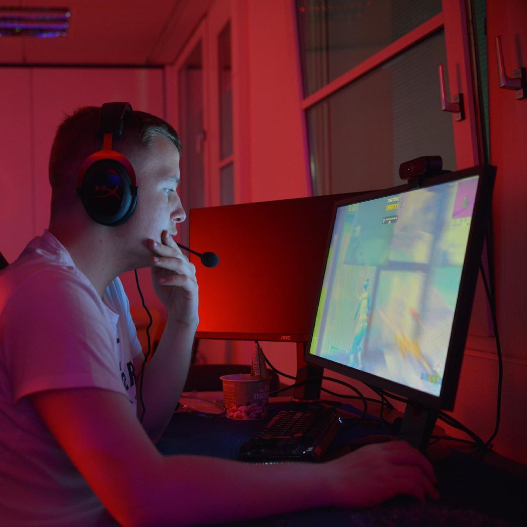 16-vuotias Fortnite-pelaaja sai voimaa, kun kuuli äitinsä aiemmin toukokuussa puhuvan perheensä taloudellisista ongelmista.