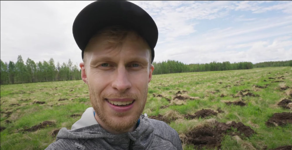 Pitkän linjan tubettaja Roni Back paljasti Youtube-videollaan julkaisevansa elämästään kertovan esikoiskirjan.