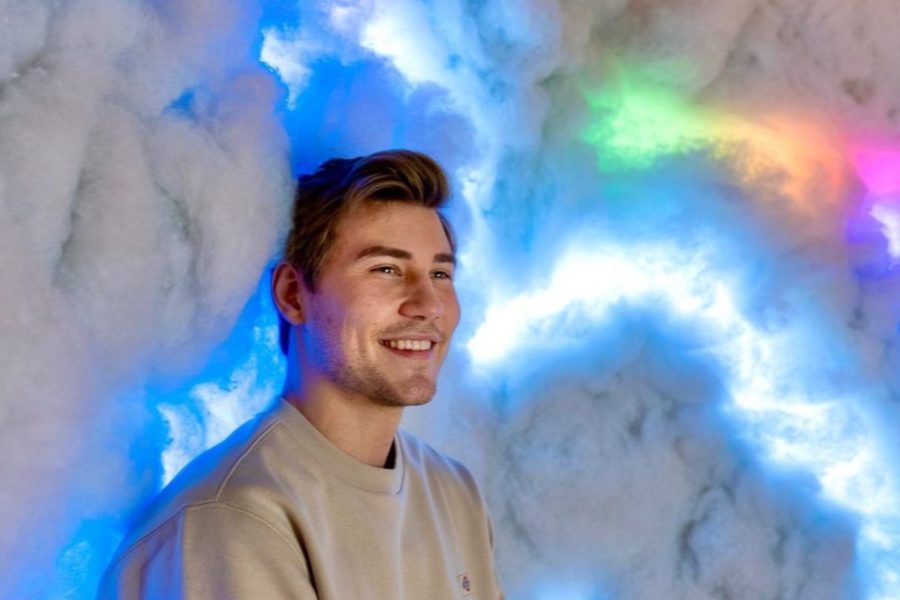 Daniel Ahola sai YouTubelta lahjan, kun hänen kanavansa rikkoi 100 000 tilaajan rajan.