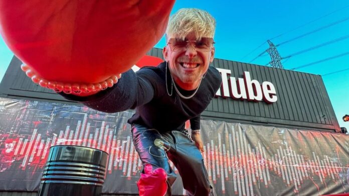 Max Blomfelt Flow'ssa. Max Blomfelt muutti 