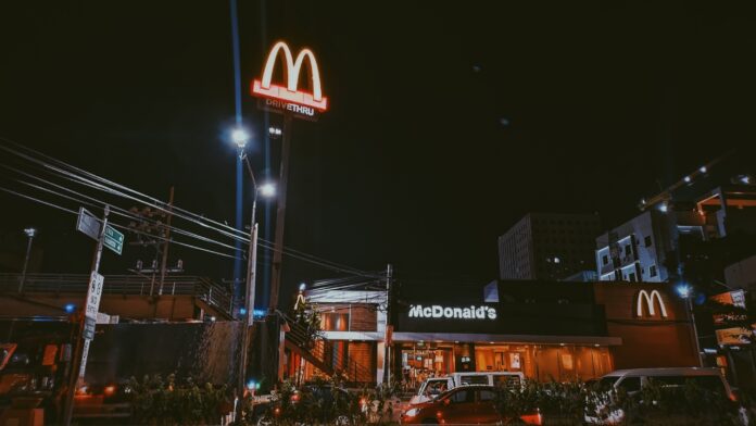 McDonald's yöaikaan. McDonald’s-tilaus meni pieleen!