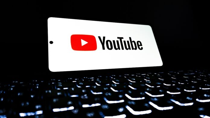 YouTube läppärissä. YouTube antaa tekijöille toisen mahdollisuuden!