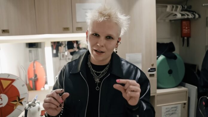 Arttu Lindeman backstagella. Arttu Lindeman palasi YouTubeen!