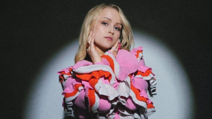 Berta spotlightissa. Berta julkaisi kappaleen virallisena singlenä!