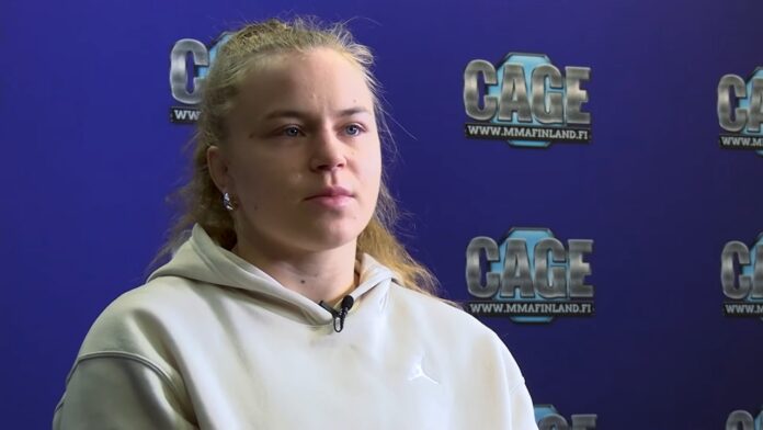 Sani Brännfors Cagecastissa. Sani Brännfors palaa kehään!