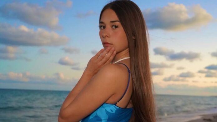 Sophie Rain rannalla. OnlyFans-tähti Sophie Rain paljastaa tulonsa!