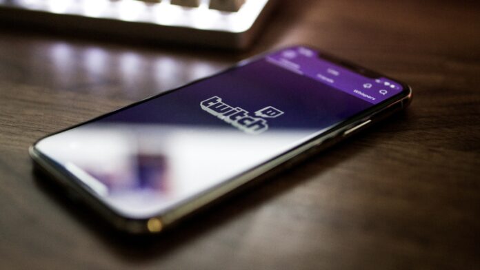 Twitch mobiilissa. Twitch Recap 2025 julkaistiin!