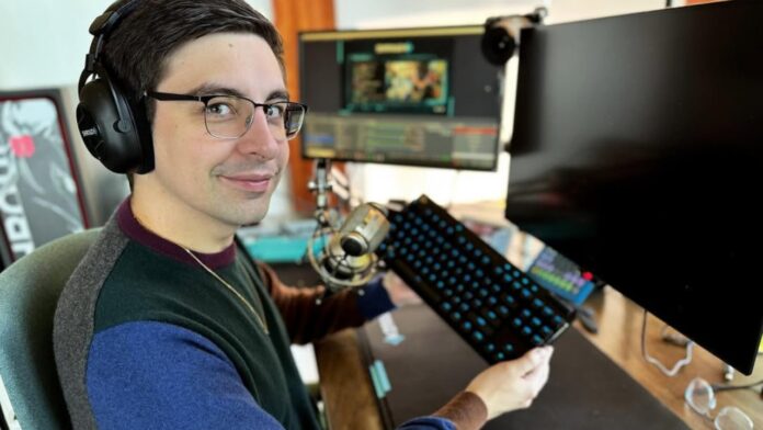 Shroud esittelee näppäimistöään. Shroudin pelihiiri sai Twitchin sekaisin!