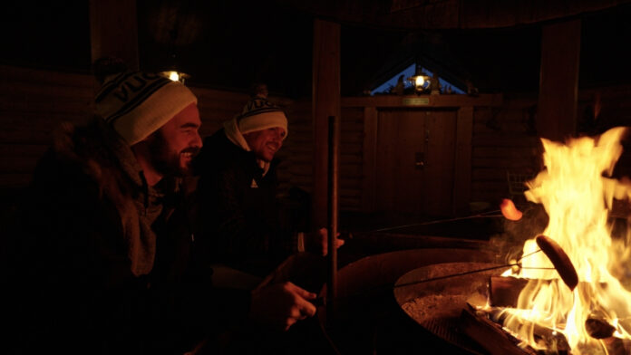 Legends Weekend -tapahtuman järjestäjä Jere Virtanen ja Wes Brown grillaamassa